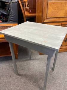 lot 111 image: Gray table 30 x 25 x 20 in