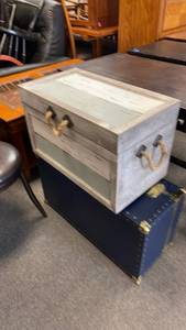 lot 115 image: White washed rope handled trunk16 x 25 x 14 in