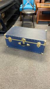 lot 116 image: Seward blue trunk 12 x 30 x 16 in