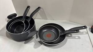 lot 1046 image: T-fal Non-stick Cookware Set