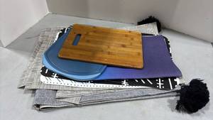lot 1049 image: Cutting Boards, Placemats and Table Runner
