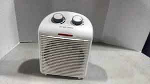 lot 1083 image: Small electric heater