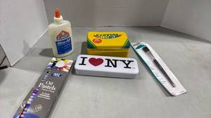 lot 1095 image: Oil pastels, tins and more