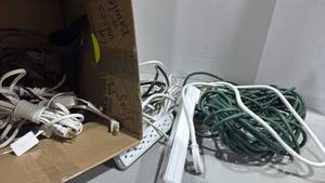 lot 1106 image: Extension cords and power strips
