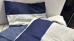 lot 1111 image: Twin size bedding set