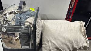 lot 1117 image: King comforter set with pillows