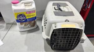 lot 1120 image: Pet taxi and car liter