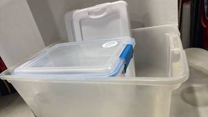 lot 1126 image: 50 qt storage bin no lid, 20 qt Sterilite storage and 2 extra lids