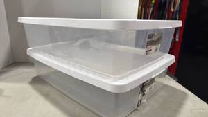 lot 1137 image: 2 Sterilite 28 qt containers