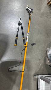lot 1160 image: Fiskars Tree Pruning Set with Extended Reach and sheers