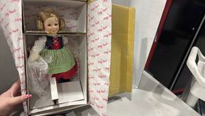 lot 2000 image: Shirley Temple Heidi Doll by Danbury Mint