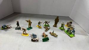 lot 2005 image: Collection of Military Toy Soldiers