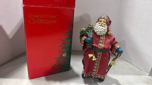 lot 2018 image: Possible Dreams Clothtiques Santa Figurine