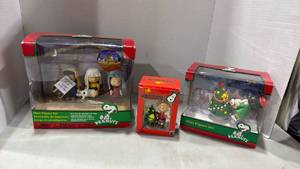 lot 2022 image: Peanuts Christmas Mini Figure Collection Set