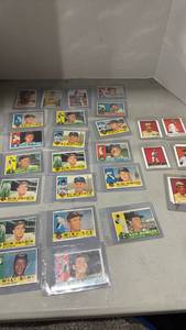 lot 2031 image: Baseball Cards Collection and cracker Jack ball players