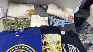 lot 2077 image: Mens T-Shirt Bundle size L and XL