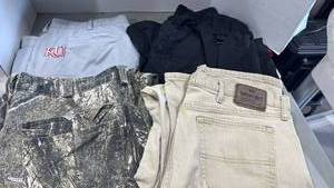 lot 2079 image: Mens pants 36x32