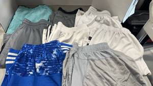 lot 2081 image: Mens athletic shorts size L