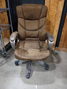 lot 3006 image: Suede Leather Office Chair.   Arms need cleaned