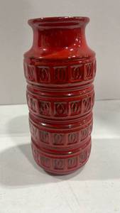 lot 3103 image: Scheurich Keramik red vase from West Germany stamped bottom 268-23