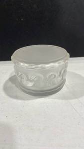 lot 3118 image: Lalique Canards frosted glass dresser box with swans