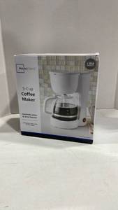 lot 3126 image: Mainstays coffee maker new in box