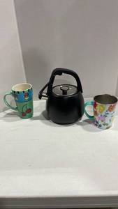 lot 3127 image: Cuisinart teapot with 2 coffee cups