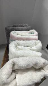lot 3167 image: Bath towels