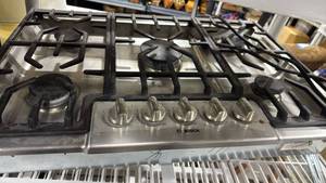 lot 3177 image: Bosch 5-Burner Gas Cooktop 5x31x21