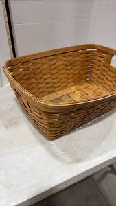 lot 4001 image: Longaberger basket large