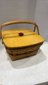 lot 4002 image: Longaberger Picnic Basket with Plastic Protector