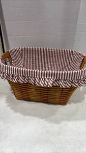 lot 4006 image: Hand carved longer burger basket with red liner and plastic