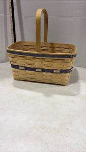 lot 4011 image: Longaberger Market Basket with Blue Accents