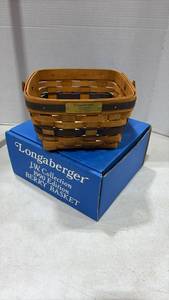 lot 4023 image: Longaberger J.W. Collection Berry Basket 1999