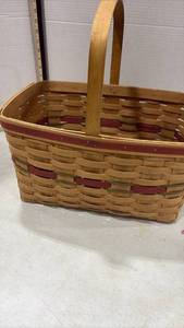lot 4033 image: Longaberger Handwoven Market Basket