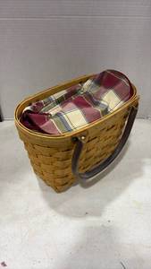 lot 4038 image: Longaberger Basket with Plaid Liner