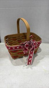 lot 4040 image: Longaberger Woven Basket with Holiday Ribbon