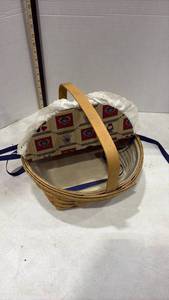 lot 4049 image: Longaberger Handmade Pie Basket with Liner