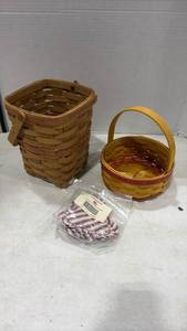 lot 4060 image: Longaberger Handwoven Basket Set with Fabric Heart