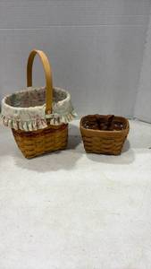 lot 4070 image: Longaberger Handwoven Basket with Floral Liner