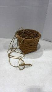 lot 4072 image: Longaberger Woven Hanging Basket