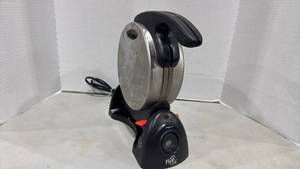 lot 5003 image: Presto flip side waffle maker