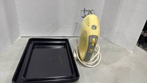 lot 5005 image: GE hand mixer and baking pans