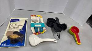 lot 5007 image: Kitchen Essentials Bundle - Air Fryer Liners and Peeler Set and more