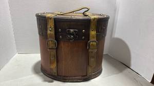 lot 5016 image: Wooden decorative box with Leather Straps