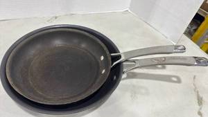 lot 5025 image: Circulon frying pans