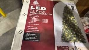lot 5037 image: 7.5 foot prelit Christmas tree in box