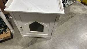 lot 5038 image: Litter box cabinet 23x18x21
