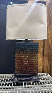 lot 5039 image: Decorative table lamp 27 inches tall
