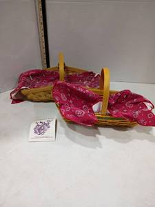 lot 4081 image: Longaberger Handwoven Gathering Baskets with Red Bandana Liners